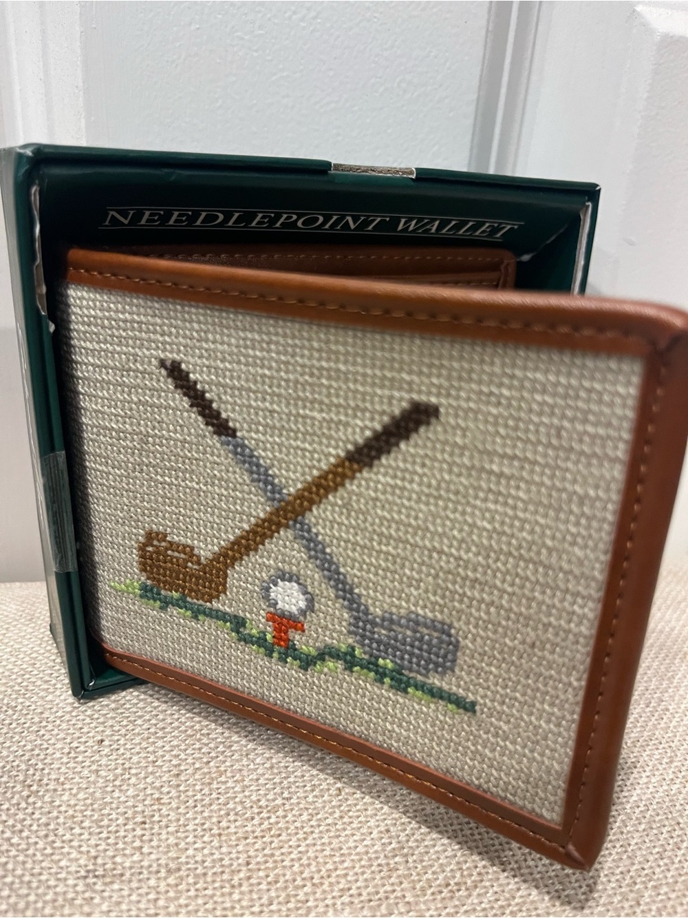 NWT EAST WOOD PINES MEN'S NEEDLEPOINT BI FOLD WALLET